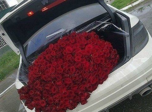 Фото девушка цветы машина Фото девушка цветы машина