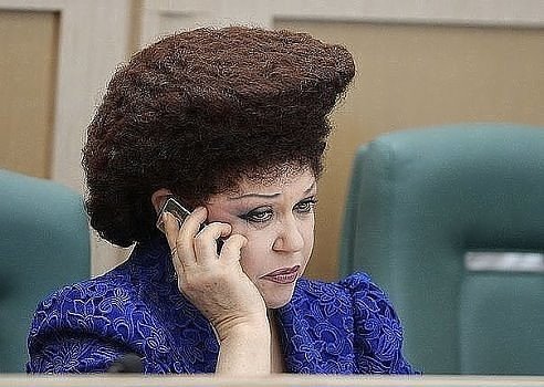 Женщина депутат со странной прической валентина петренко в молодости