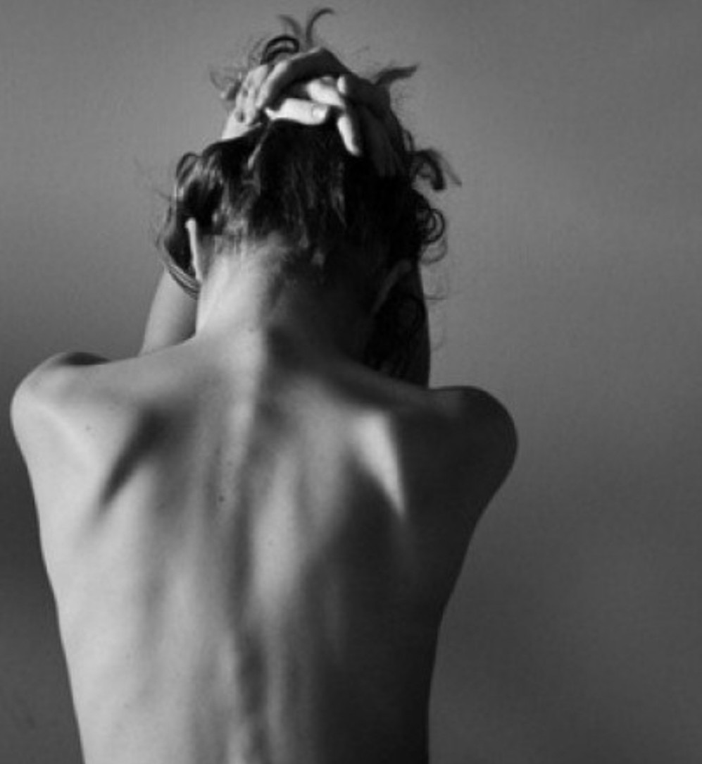 голая спина девушка фото черно белое (120) фото